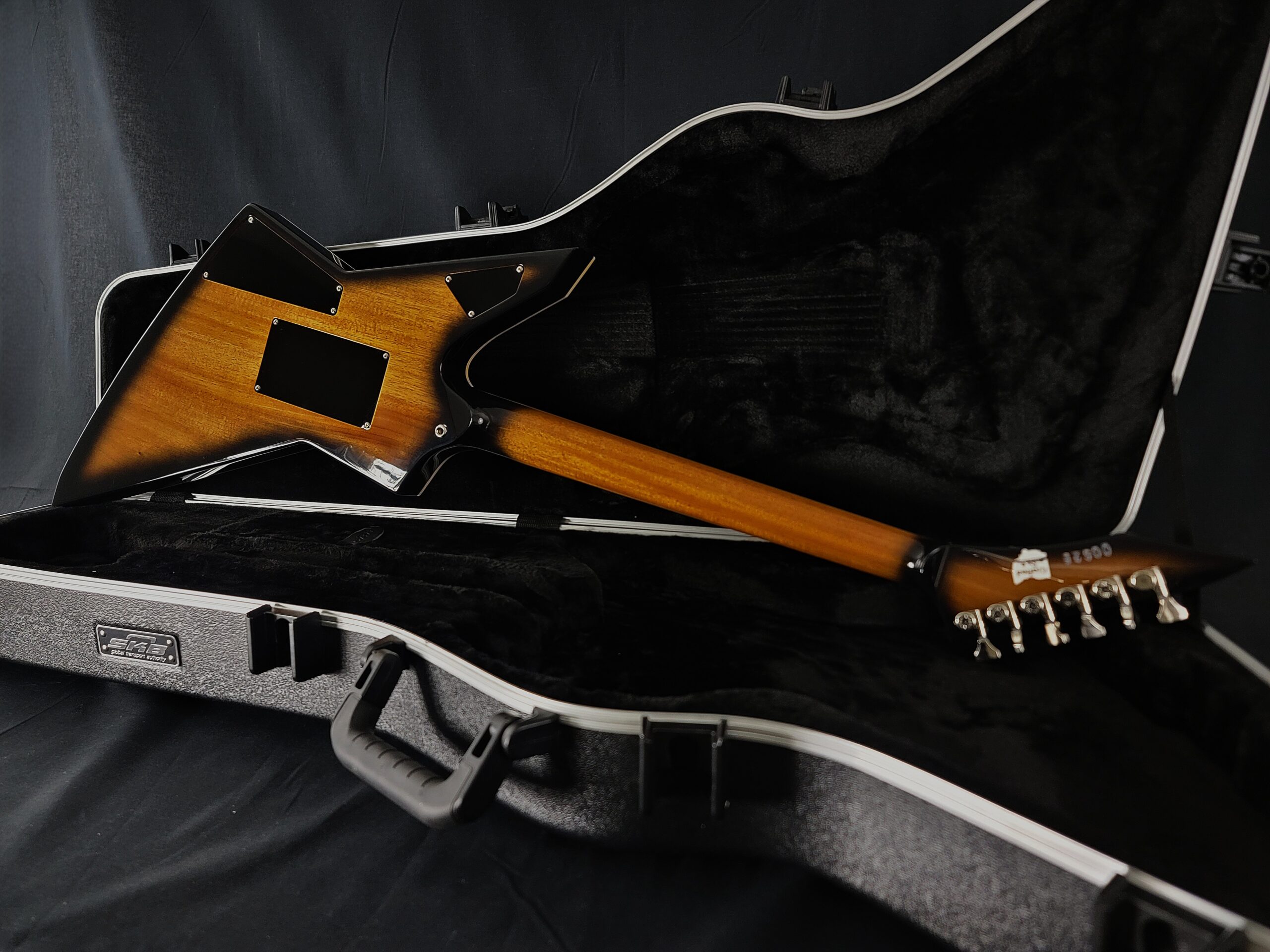 Pyramid Guitars Co., Harcom Guitars Dealer